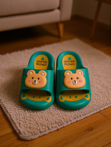 GIRFES ROTKO Pantofole a forma di orso Verdi in PVC Antiscivolo con Punta Aperta per Casa Taglia 24-35 Tutte le Stagioni - Product Image 2