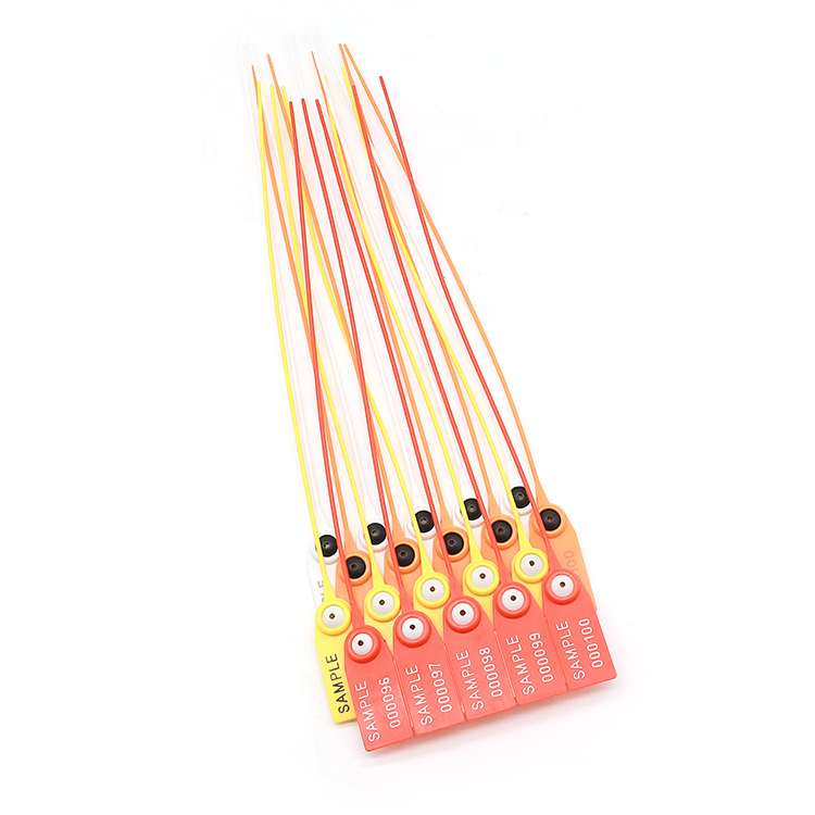 Плотные застежки-молнии, защитные уплотнения, большая ручная этикетка