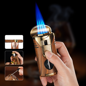 Accendino per Sigari 4 in 1 con Fiamma Quadrupla, Tagliasigari a V Nascosto, Fora Sigari Integrato, Supporto per Sigari, Ricaricabile a Butano - Product Image 2