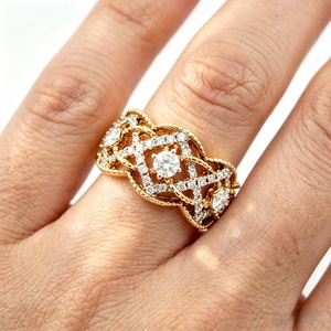 Bague Cocktail Vintage en Or Jaune Massif 18K avec Trois Diamants, Filigrane et Pavé Milgrain, pour Femme, Vente Directe Usine, MOQ 1 pièce - Product Image 4