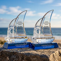 Nouveau design Trophée voilier en cristal K9 avec grande surface de gravure et base en cristal bleu, récompense pour les réalisations professionnelles