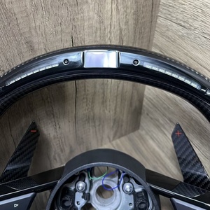 Volant en fibre de carbone personnalisé au <span class=keywords><strong>prix</strong></span> d'usine pour <span class=keywords><strong>Audi</strong></span> RS4 <span class=keywords><strong>RS</strong></span> R8 RS3 C7 S3 B8 B9 A3 A4 A5 A6 A7 Q3 Q5 Q7 S4 S5 S6 S4 avec LED - Product Image 4