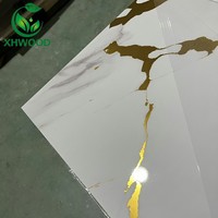 Alternative brillante élevée de surface de feuille de marbre d'or de PVC à la pierre naturelle pour la décoration de mur