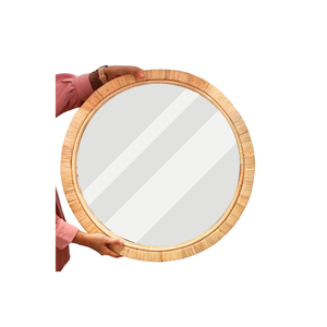 Este espejo redondo decorativo de pared, hecho a mano, de estilo bohemio, con un marco de ratán natural texturizado, aporta un encanto cálido y rústico a cualquier habitación. - Product Image 4