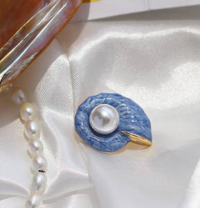 エレガントなブローチ小さなコンクエナメル天然淡水パールシェル子供用おしゃれなコサージュ結婚式用ギフト合金 - Product Image 3