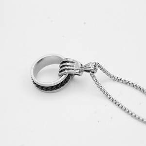힙합 핸드 홀딩 링 스테인레스 스틸 펜던트 목걸이 빈티지 해골 핸드 홀딩 링 목걸이 남성용 - Product Image 4