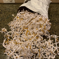 Papier blanc et or froissé pour l'emballage des cadeaux et le remplissage des paniers