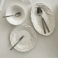Service d'assiettes en céramique à motif floral gaufré muguet européen, faites à la main, blanches, pour événements de mariage