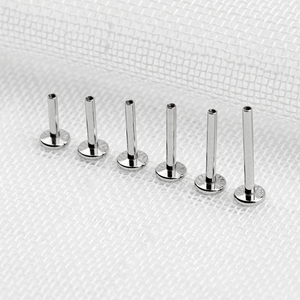 Piercing à broche en titane G23 16G F136 avec filetage interne pour lèvre, labret et cartilage - Product Image 4
