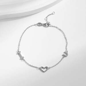 Bracelet en argent S925 poli avec breloques cœur ouvert et croix, chaîne délicate réglable, bijou élégant et romantique, cadeau idéal - Product Image 3