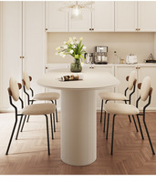 Table et chaises de salle à manger créatives de style nordique moderne 2026, combinaison en bois massif pour petite salle à manger d'hôtel