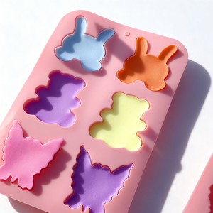 Stampo in Silicone Riutilizzabile a 6 Cavità con Forme di Animali Diverse per Cioccolato, Caramelle Gommose, Torte, Dessert e Resina - Product Image 6