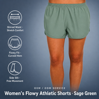 Shorts de sport pour femme vert sauge, taille froncée, coupe fluide, ourlet incurvé, extensibles et confortables, fente latérale, OEM ODM Lye at Vat