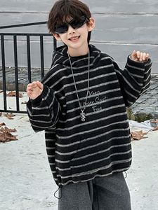 Ropa Deportiva Teñida para Niños, Primavera y Otoño, Nueva Sudadera con Capucha a Rayas, Terciopelo Cálido, Moda Deportiva Infantil - Product Image 2