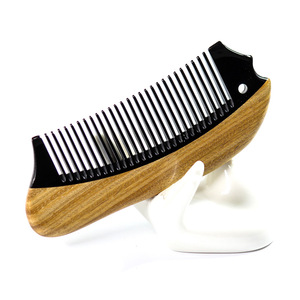 Peine de madera para masaje del cuero cabelludo con dientes de cuerno de vaca de 10-15 cm para el cuidado del cabello de mujeres, niños y adultos - Product Image 1