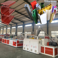 Équipement de production de profilés de bandes d'étanchéité en caoutchouc pour extrudeuse de plastique à vis simple