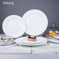 Vente en gros ensemble d'assiettes plates pour mariage en vrac ensemble d'assiettes en céramique de luxe blanches personnalisées bon marché assiettes de chargeur