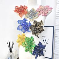 Appliques brodées 3D faites à la main en dentelle florale pour robes de mariée, à coudre, avec strass en cristal, perles et sequins