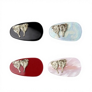 กิ๊บติดผมรูปผีเสื้อสีทองสไตล์เชสเชียนซี งานแฮนด์เมดสุดหรู ทำจากอะซิเตท สำหรับเด็กผู้หญิง ขนาด 5 ซม. เหมาะสำหรับติดผมด้านข้างในวันคริสต์มาส - Product Image 1