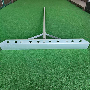 Râteau de golf professionnel pour l'élimination des boules de terre et la réparation des pelouses, avec long manche en aluminium - Product Image 3