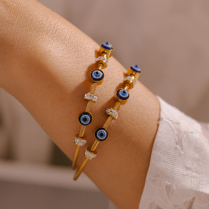 Nouveau <span class=keywords><strong>Bracelet</strong></span> en <span class=keywords><strong>fil</strong></span> d'acier inoxydable <span class=keywords><strong>enroulé</strong></span> Unique <span class=keywords><strong>Bracelet</strong></span> Mal Eye Shell Butterfly <span class=keywords><strong>Bracelet</strong></span> à breloques en acier inoxydable plaqué or 18 carats - Product Image 3