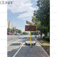 Panneau d'affichage mobile P20mm monté sur remorque avec élévateur hydraulique, panneaux d'affichage solaires, panneau LED portable sur remorque