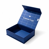 Kotak Hadiah Lipat Magnetik Biru Royal Custom Made dengan Cetakan di Tutup Bagian Dalam, Garis Kotak Putih dan Cetakan Panel Persegi untuk Hadiah Bermerek