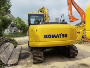Excavatrice sur chenilles d'occasion Komatsu PC130, d'origine japonaise, à vendre. - Product Image 6