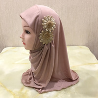 Produsen Yibaoli Diskon Besar 14 Warna Hijab Jersey Anak-anak Terbaru untuk Gadis Kecil Muslim dengan Dua Bunga