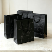 Sacs cadeaux noirs promotionnels personnalisés, emballages tendance pour vêtements et bijoux, sacs en papier pour entreprises avec votre logo personnalisé