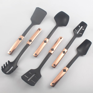 Juego de utensilios de <span class=keywords><strong>cocina</strong></span> chapados en cobre y oro rosa, mango de aleación de <span class=keywords><strong>aluminio</strong></span>, utensilios de nailon para café y <span class=keywords><strong>cocina</strong></span> - Product Image 2