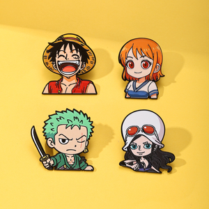 4 Nuevos Diseños de Alta Calidad, Pin Metálico de <span class=keywords><strong>Anime</strong></span> de One Piece con Luffy, Zoro, Nami y Robin, Decoración para Mochila - Product Image 1