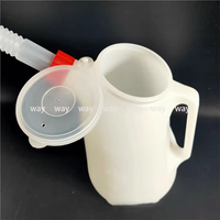 Pot d'huile en plastique universel 2L avec bec flexible 1pc pichet de mesure d'huile de garage pour l'application d'outils automobiles de voiture et de moto