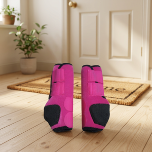 Protège-jambes équestres en nylon rose et acier inoxydable avec rembourrage noir pour les pattes avant et arrière - Product Image 3