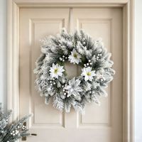 Karangan Bunga Natal Musim Dingin Berlapis Salju, Pinus Berumbai, Poinsettia Putih, Buah Berry, Dekorasi Gantung Pintu Depan Dalam Ruangan untuk Liburan