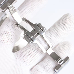 Reloj de pulsera de diseño de alta gama con caja de acero, esfera negra, brazalete integrado, resistente al agua hasta 50 m, automático, con doble huso horario y reserva de marcha. - Product Image 5