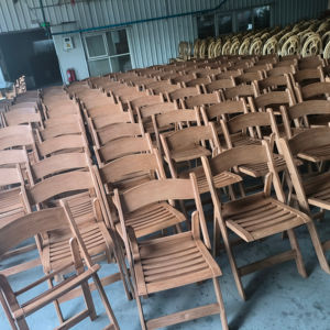 <span class=keywords><strong>Location</strong></span> de chaises de banquets pliantes en plastique PP résine aspect bois brun pour banquet et repas - Product Image 1
