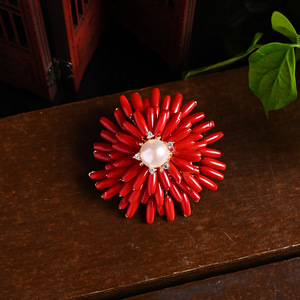 Broches Rojos de Alta Calidad Personalizados de Hongzhuo, Corsage de Flores para Mujer con Diseño de Estambres de Perla - Product Image 3