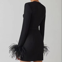 Hochwertiges Mini-Kleid mit Straußenfedern, langen Ärmeln und Bodycon-Passform für Damen