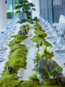 ต้นไม้เทียมสำหรับห้องประชุมดอกไม้ยาวสีเขียวประดับด้วยต้นสน - Product Image 2