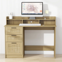 Bureau d'écriture moderne naturel de 47 pouces avec tiroirs en rotin, support pour écran et armoire de rangement, bureau d'ordinateur pour la maison avec étagères