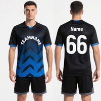 Maßgeschneiderte Herren-Fußball-Trainingsanzüge Fußball-Uniformen Individuell Angepasstes Blau-Schwarzes Einfarbiges 100% Polyester Schnelltrocknendes Kurzarm-Fußballtrikot