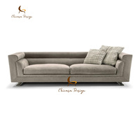 Italienisches Minimalistisches Chaiselongue-Sofa Breite Sitzfläche Gepolstertes Sofa Maßgefertigt für Penthouse-Apartment Hotel Wohnzimmer Ecksofa