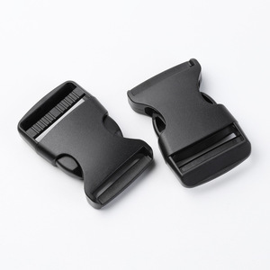 Boucle latérale en plastique Jiuyuan noire durable pour sacs Printemps 2023 - Product Image 1