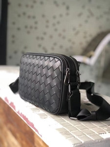 Bolsos cruzados tejidos para hombre al por mayor, bandoleras de cuero genuino, bolsos de cámara de piel de becerro tejidos a mano, bajo MOQ, suministro para boutiques - Product Image 3