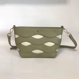 Sacs à main tendance en cuir vegan pour femmes, sac seau noir grande capacité avec bandoulière réglable - Product Image 2