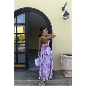 Traje de pantalón color lila de verano con decoración de botones - Product Image 3