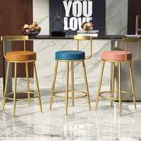 Tabouret de bar en fer doré de style nordique, siège rembourré doux avec repose-pieds, confortable pour îlot de cuisine, café, bar et usage commercial