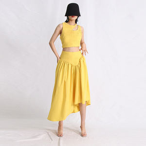   ชุดเซ็ตกระโปรงสองชิ้น เสื้อครอปแขนกุดแบบโปร่ง ตัดต่อผ้าชายกระโปรงไม่เท่ากัน - Product Image 2