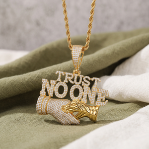 Colgante de Plata con Moissanita y Diamantes, Diseño de Gesto 'Iced Out Trust No One', Estilo Hip Hop, Lujoso, para Fiestas y Eventos, Accesorio de Moda Premium - Product Image 4